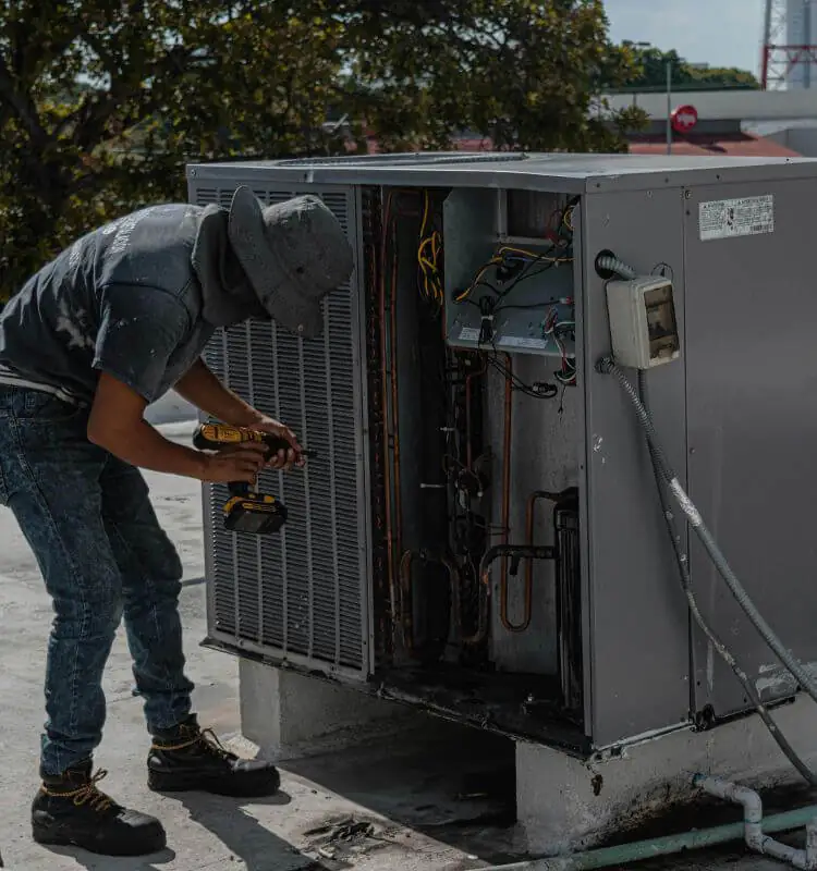 Commercial air conditioning in Bristol Engineer working on a large commercial air conditioning unit in Bristol